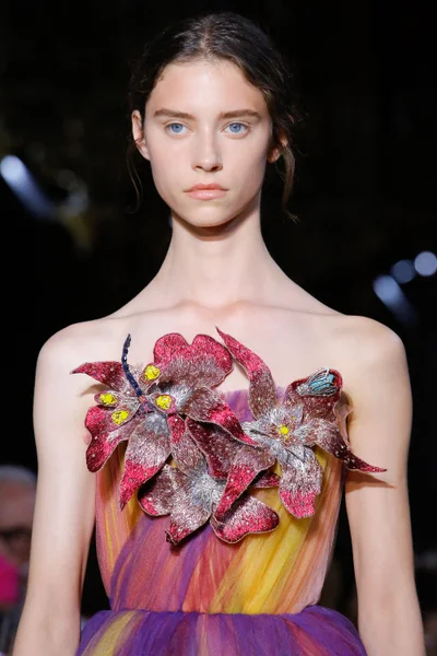 Look 75